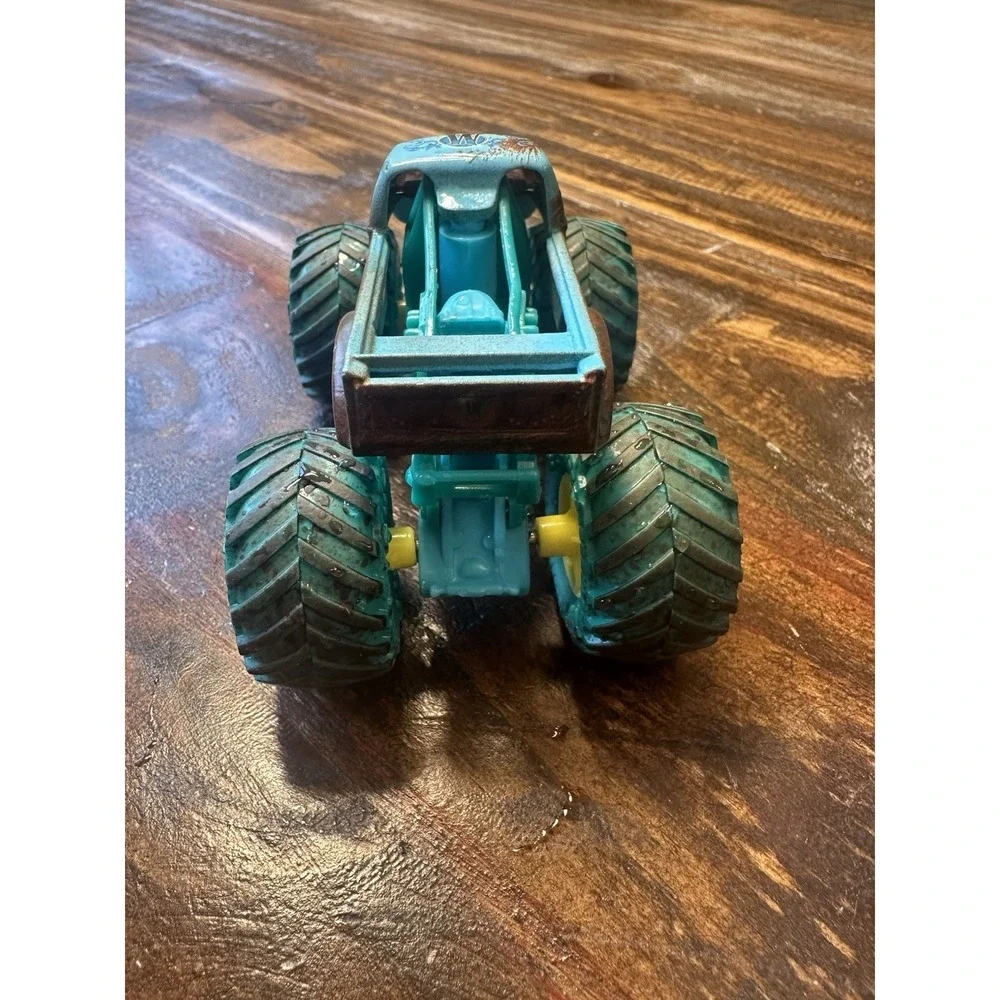 Monster Jam Whisplash Mud Blasters‎ Color Change Monster Truck Hot Wheels 1:64